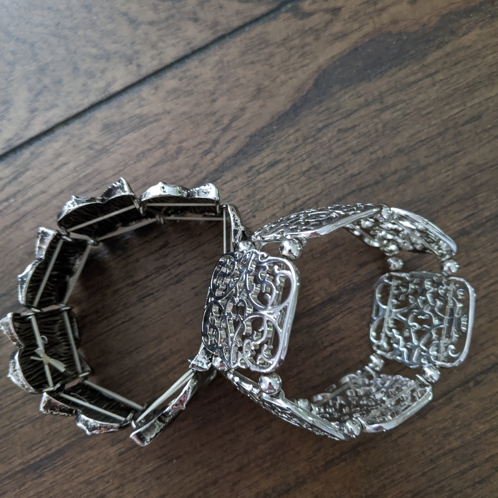 Costume jewelry, stretchable. - Picture 2 of 2